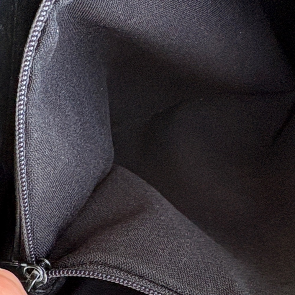 Classic Derek Alexander genuine leather crossbody bag - Picture 9 of 10